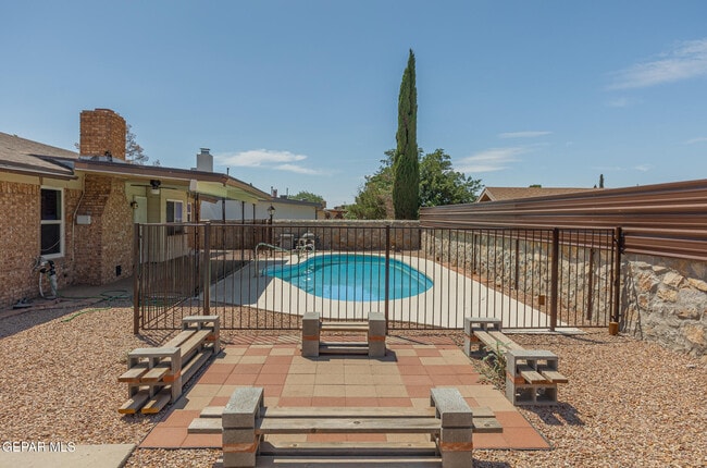Building Photo - 3021 Fierro Dr