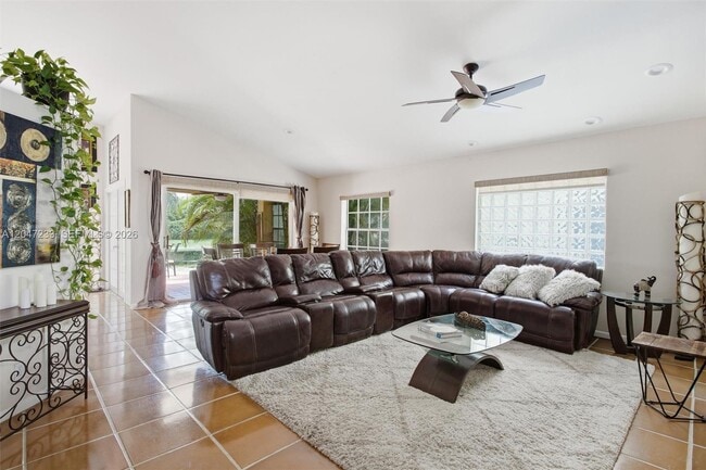 Building Photo - 411 Bermuda Springs Dr