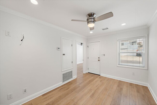 Building Photo - Balboa Peninsula Pool Home