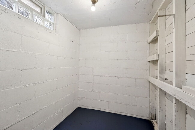 Building Photo - 1930 Stevens Ave