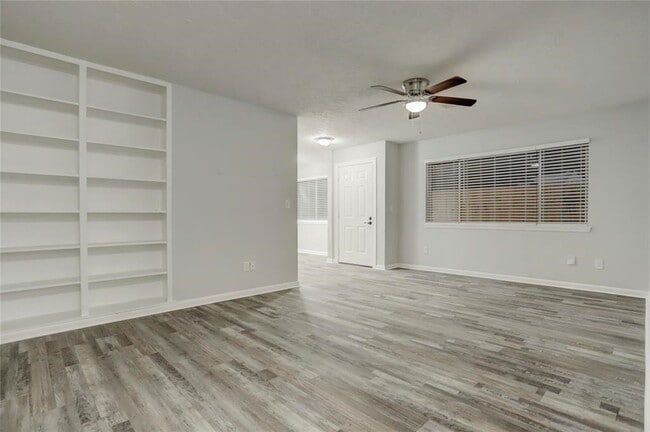 Building Photo - 1901 Bahama Dr