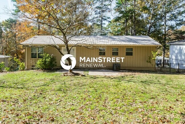 Building Photo - 3 Bedroom Pet-Friendly Home in Birmingham, AL with Main Street Renewal
