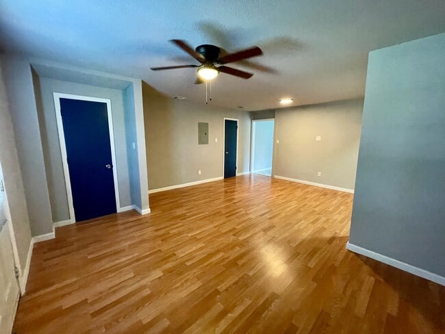 Building Photo - 9451 Hindi Dr