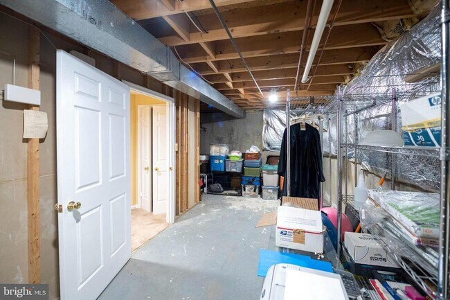 Building Photo - 4504 Franklin Terrace