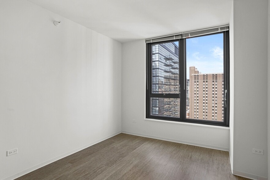 Building Photo - 159 W Superior St