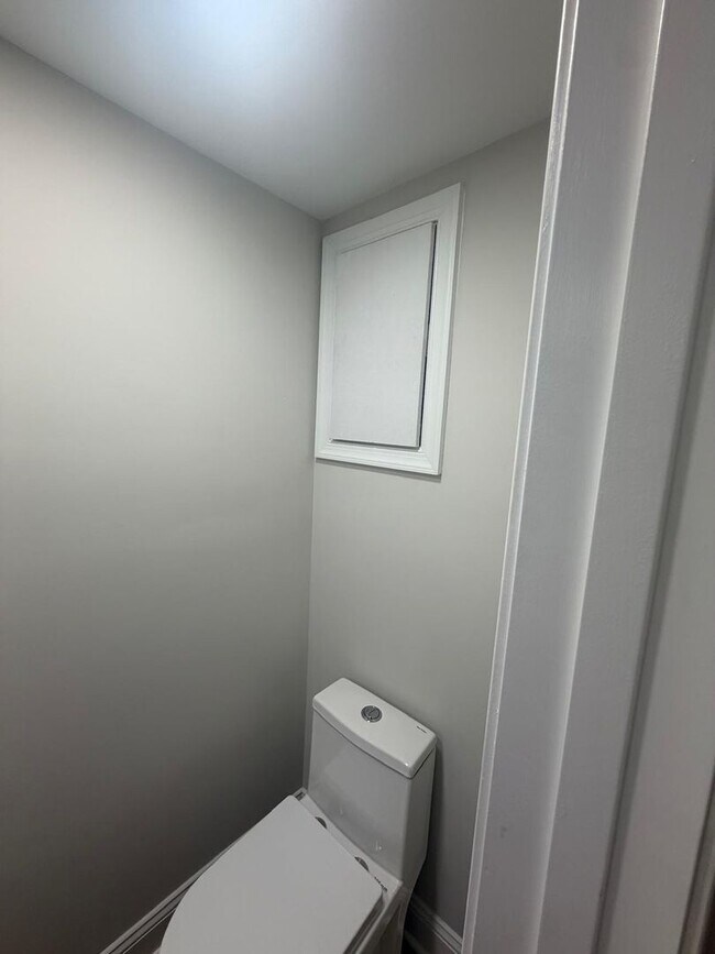 Building Photo - Available Now in Govans! 3Br 1.5 Bath