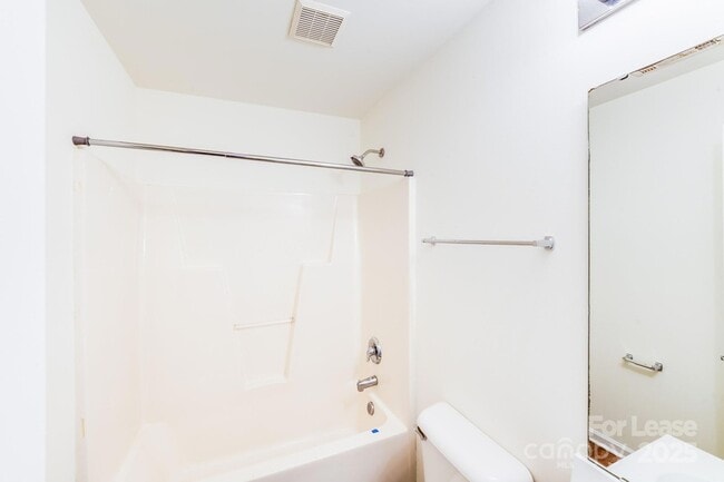 Building Photo - 814 Mt Holly-Huntersville Rd