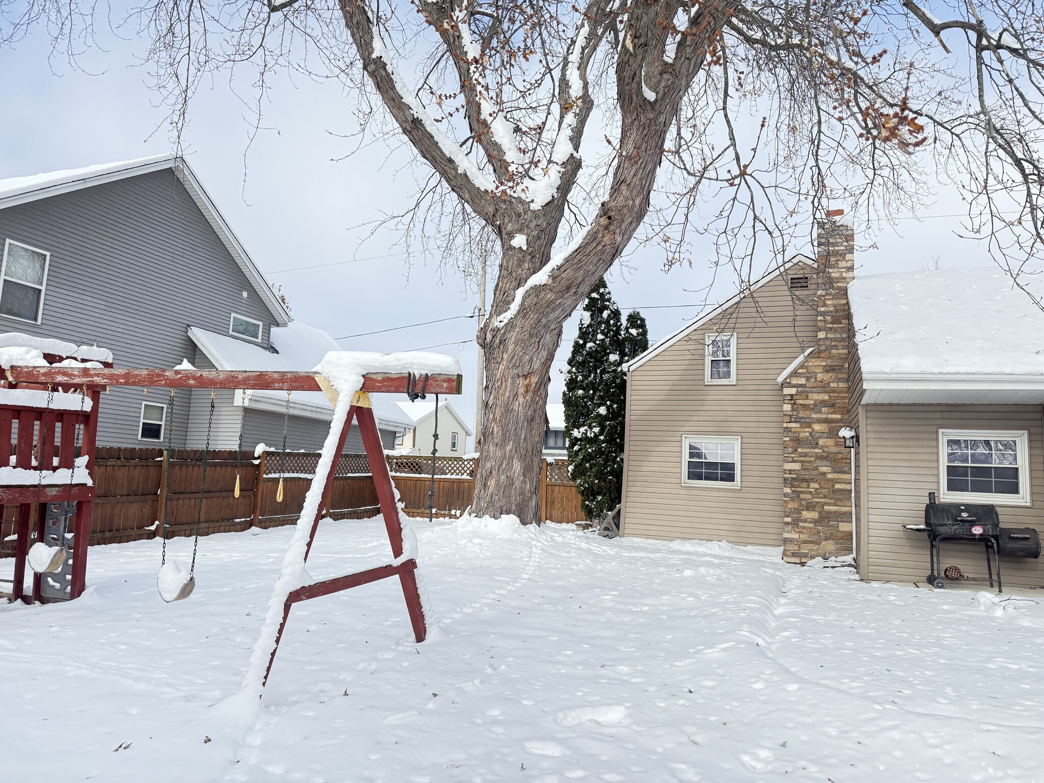 BACKYARD - 2525 W Abbott Ave