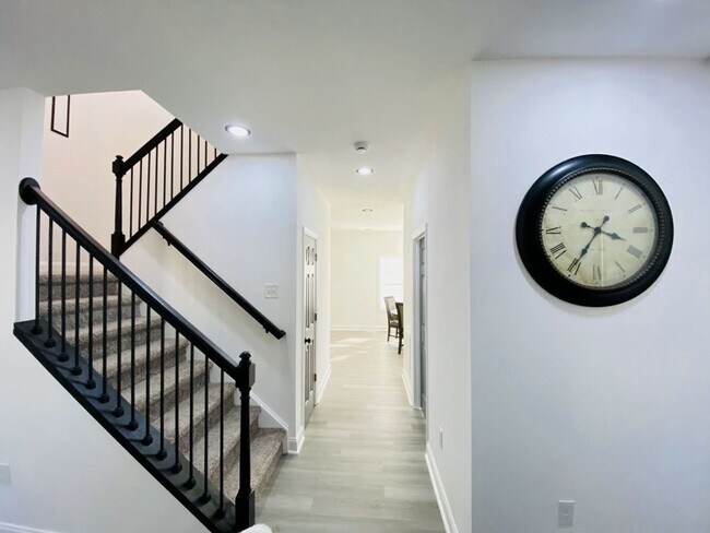 Building Photo - 326 2nd Ave