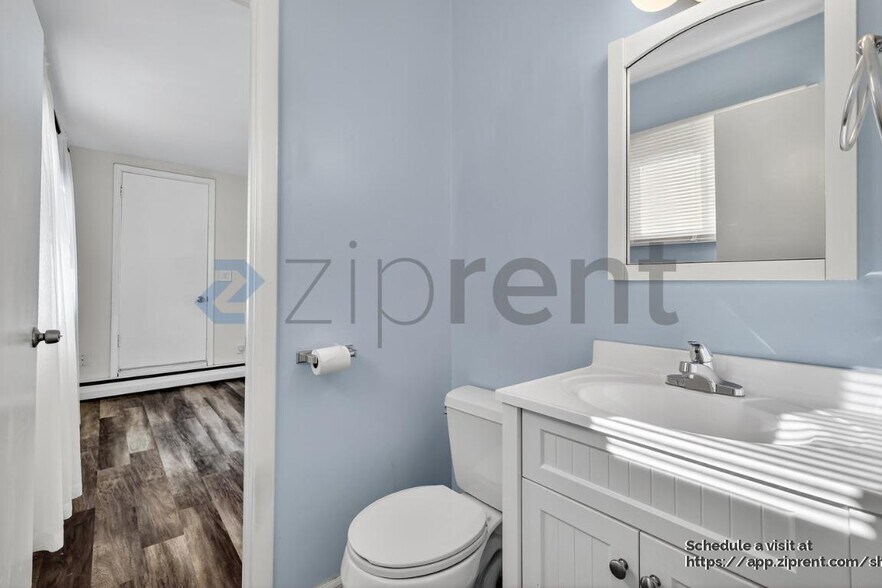 Building Photo - 68 Lyman Rd