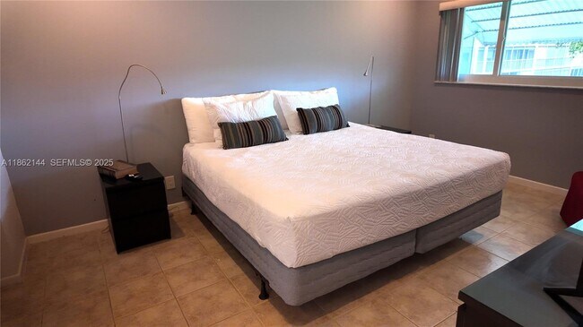 Building Photo - 5200 Washington St