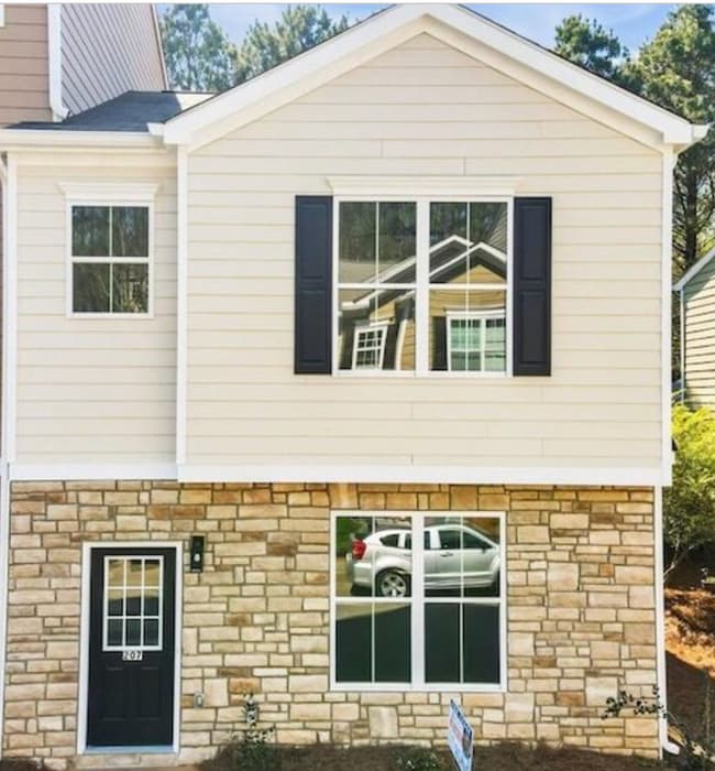 Building Photo - 207 Riverstone Commons Cir