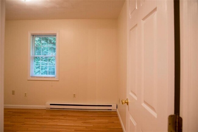 Building Photo - 2840 Hartford Ave