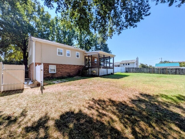 Building Photo - 1004 Renee Dr