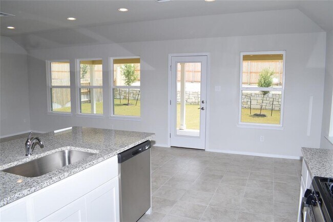 Building Photo - 208 Shugart St