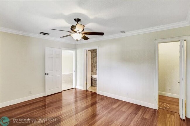Building Photo - 361 SW 60th Ave