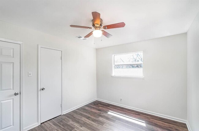 Building Photo - 405 Steeple Ridge Rd