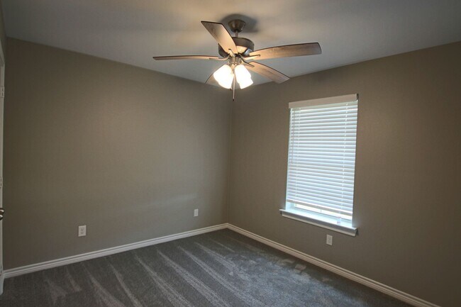 Building Photo - 2 Bedroom 2 Bath Townhome! Whitehouse ISD! Now offering 1/2 OFF FIRST FULL MONTHS RENT!