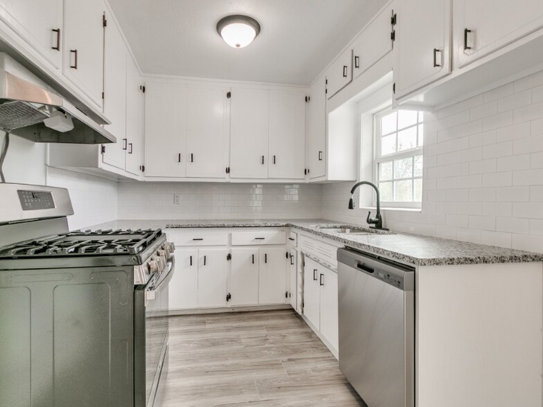 Building Photo - 8308 NE 33rd St