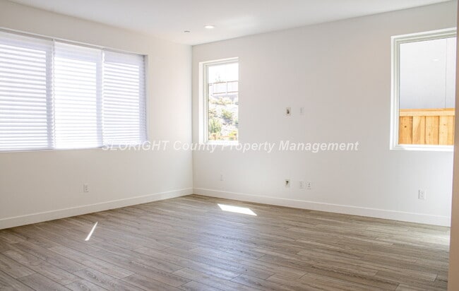 Building Photo - AVAILABLE JULY - Modern Style Home SLO Home - 3 Bedroom / 2.5 Bathroom