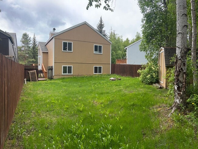 Building Photo - 4 bed/ 2 bath beauty in Eagle River