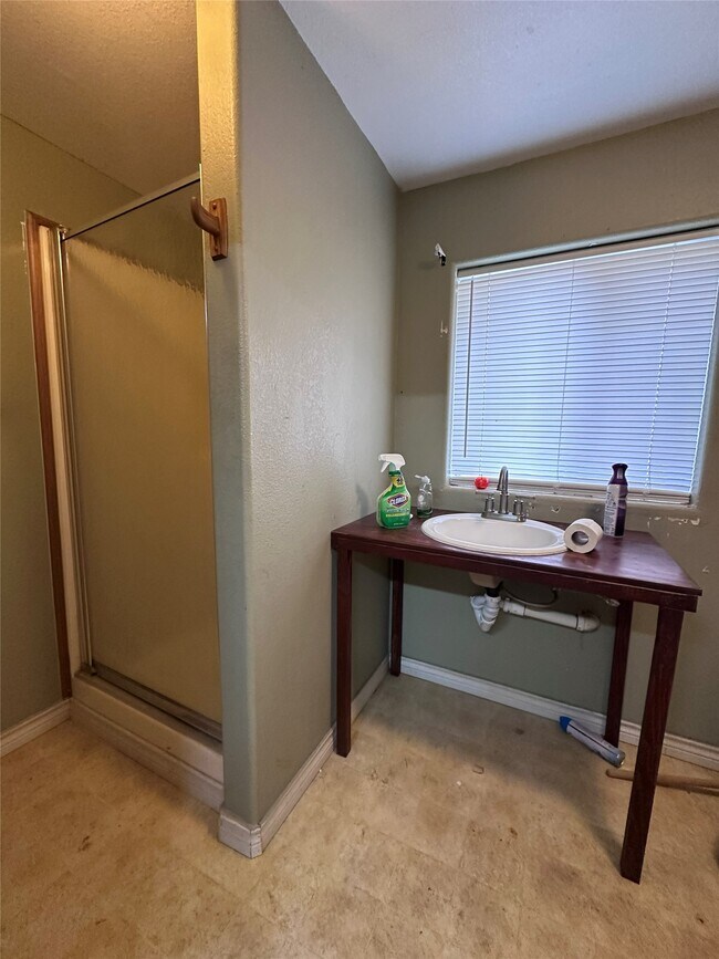 Building Photo - 1204 Co Rd 408