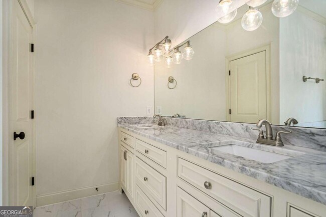 Building Photo - 208 Clarion Ave