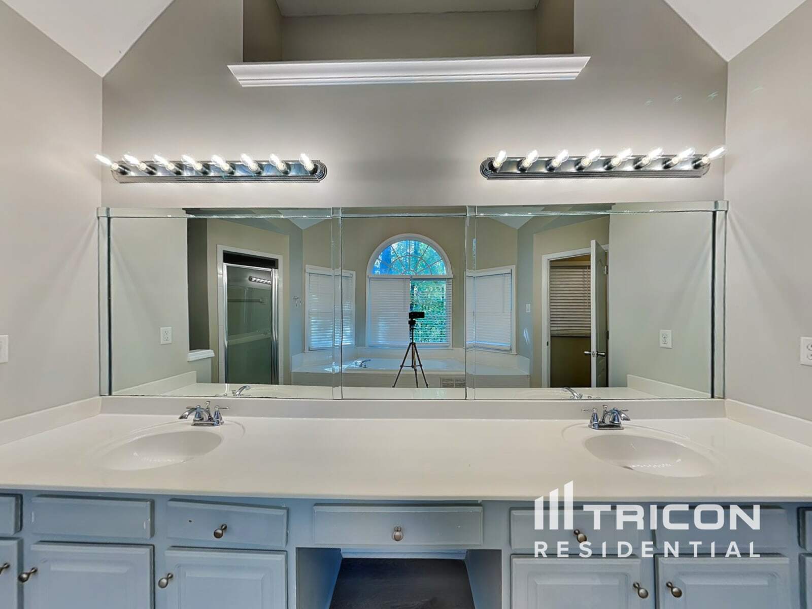 Building Photo - 257 Winding Waters Ct