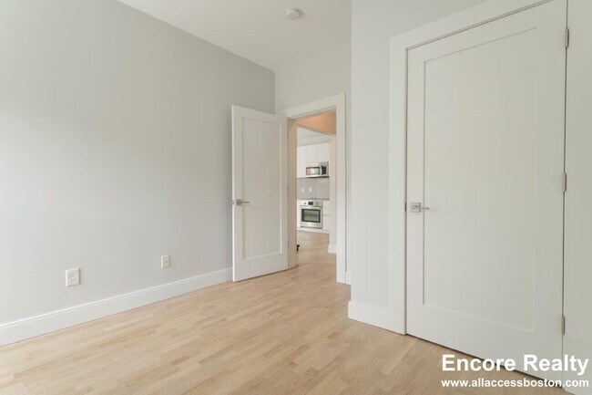 Building Photo - 184 Chiswick Rd