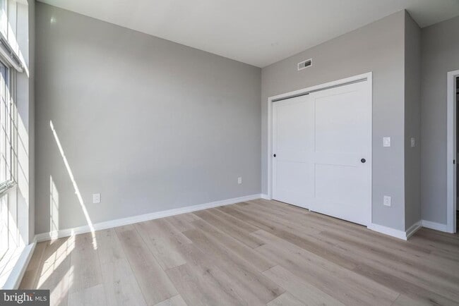 Building Photo - 2401 Washington Ave