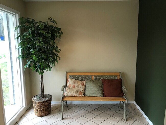 Building Photo - 1038 NE 125th St