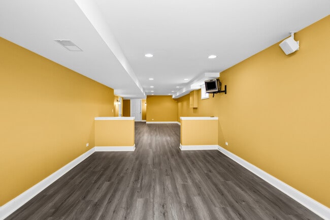 Building Photo - 4N475 S Robert Frost Cir
