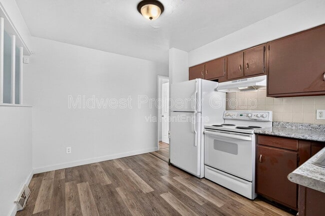 Building Photo - 235 Flora Dr