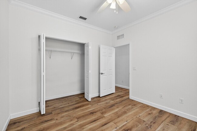 Building Photo - 10384 Wellington Parc Dr