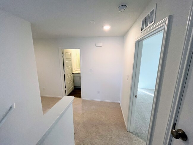 Building Photo - 743 Bluegrass Pt