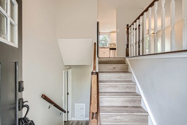 Building Photo - 5934 Sunrise Ct