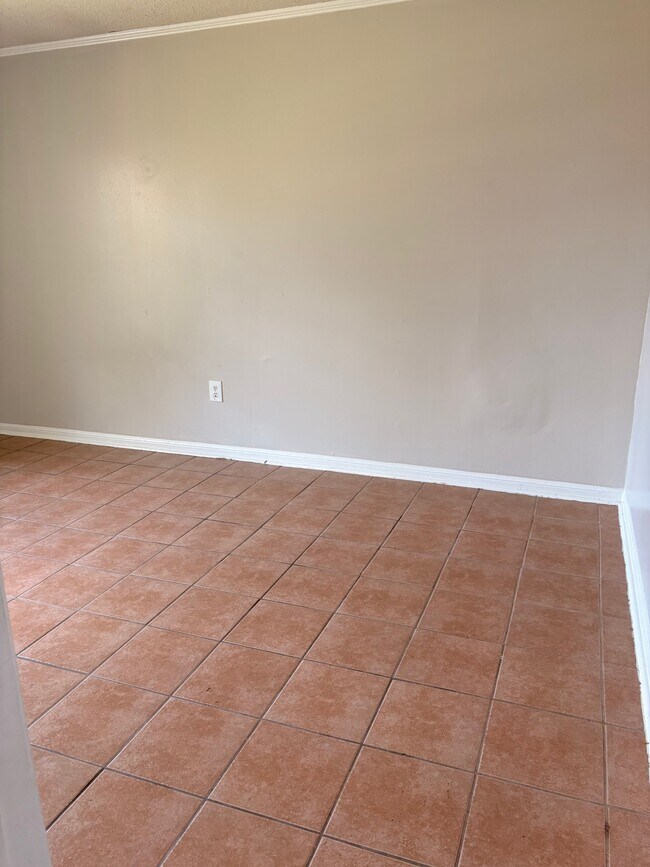 Building Photo - 1510 La Annie Dr