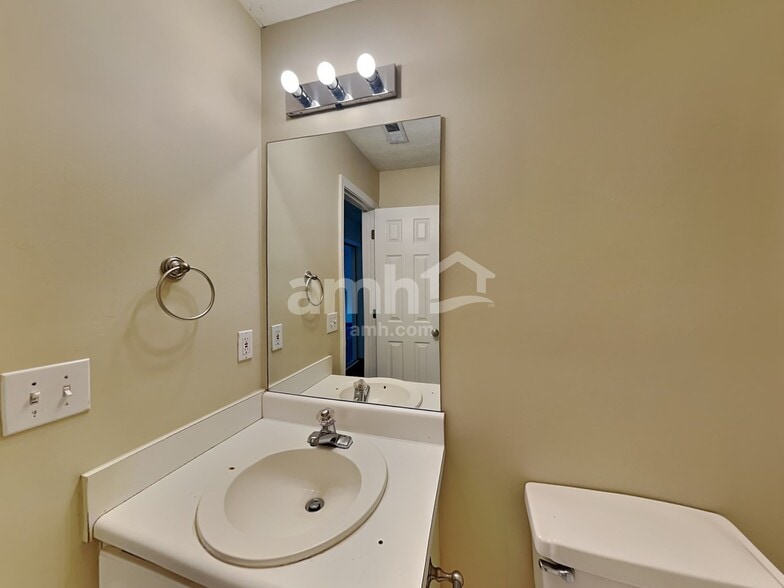 Building Photo - 805 Chatham Park Dr