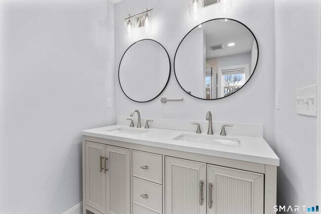 Building Photo - 183 Vesper St