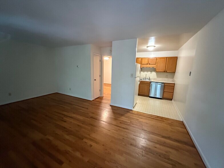 Building Photo - 394 S Pope St