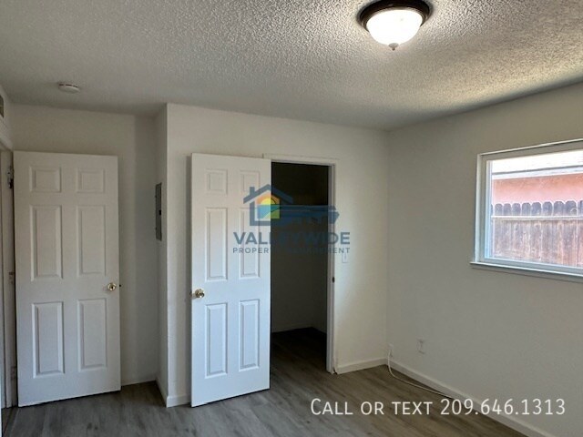 Building Photo - 1121 Roselawn Ave