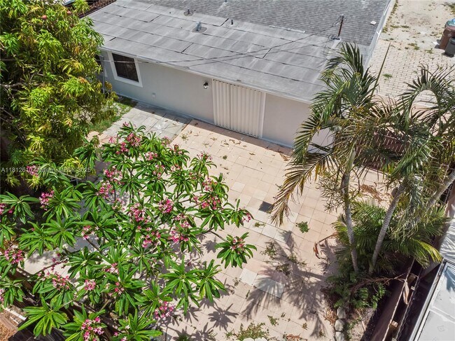 Building Photo - 431 NE 58th Ct