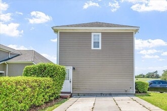 Building Photo - 2458 Goldenrod Wy