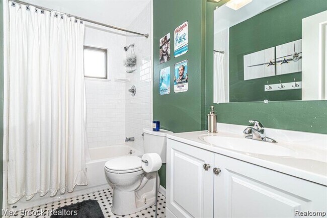 Building Photo - 3800 Elmhurst Ave