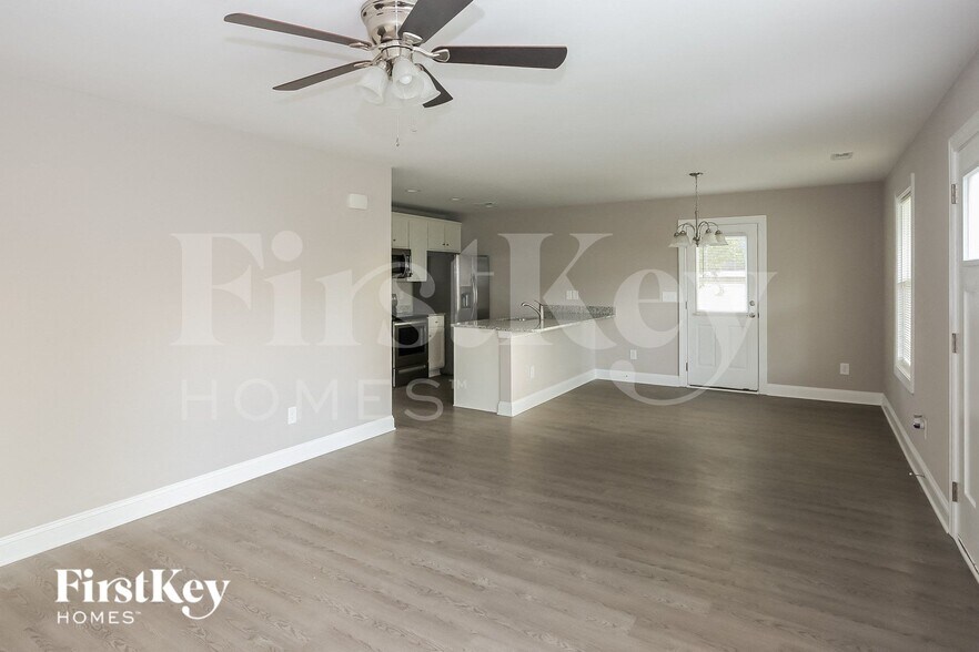 Building Photo - 337 Pecan Ct SW