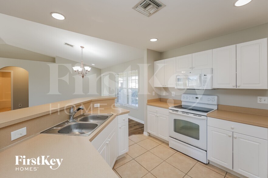 Building Photo - 4026 NE 22nd Ave