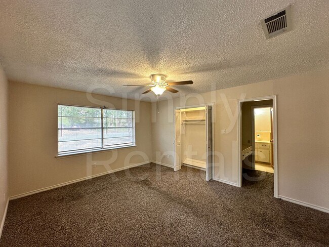 Building Photo - 7 Timberside Dr