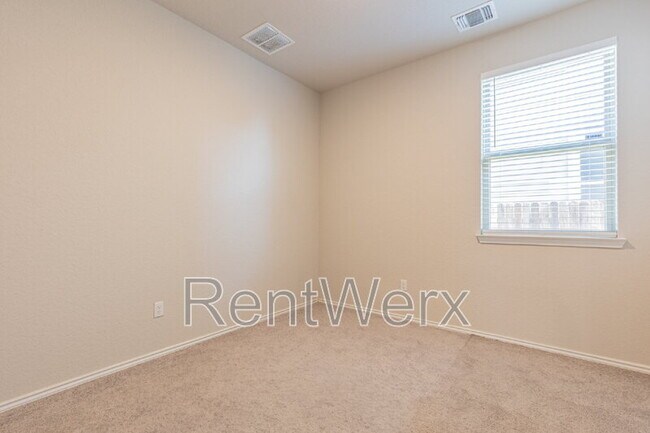 Building Photo - 10110 Jardin Verde