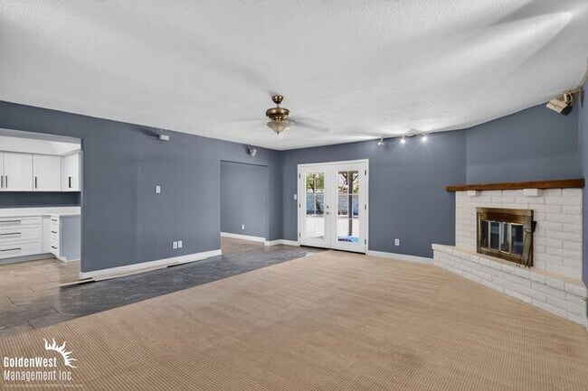 Building Photo - Beautifully Updated 4Bdm 2Ba Home with Den in Chandler!