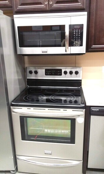 Upscale Appliances - 236 Maryland Ave NE